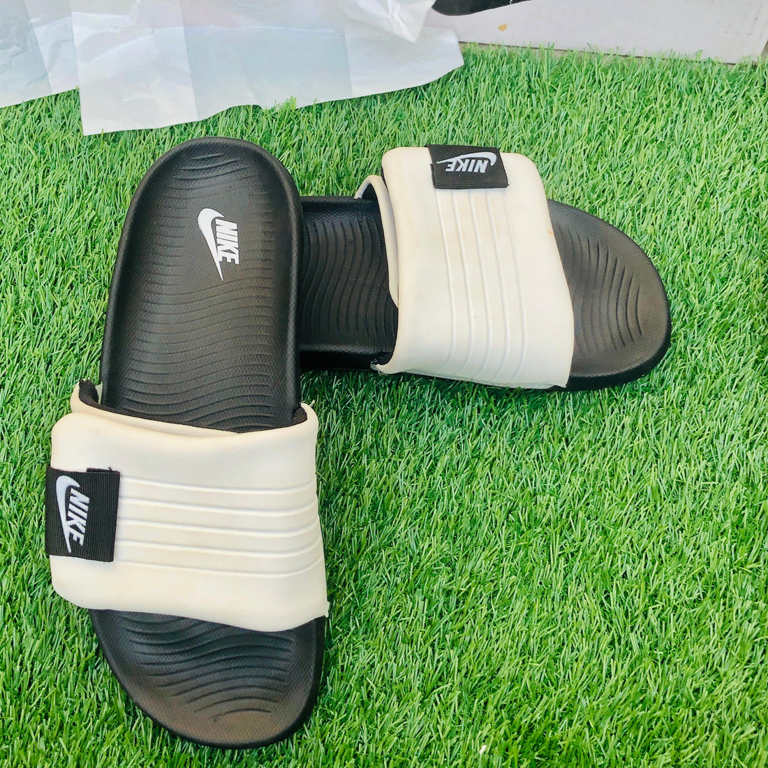 OFFCOURT WHITE-BLACK ADJUST SLIDE REVIVE FOAM